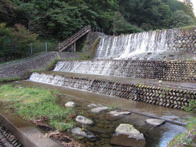 下呂雨情公園 溪流、瀑布