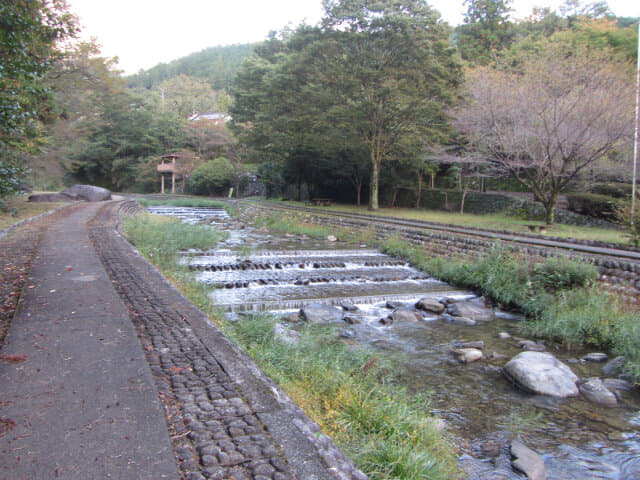 下呂雨情公園 溪流