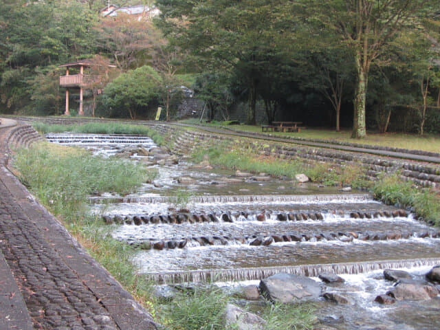 下呂雨情公園 溪流