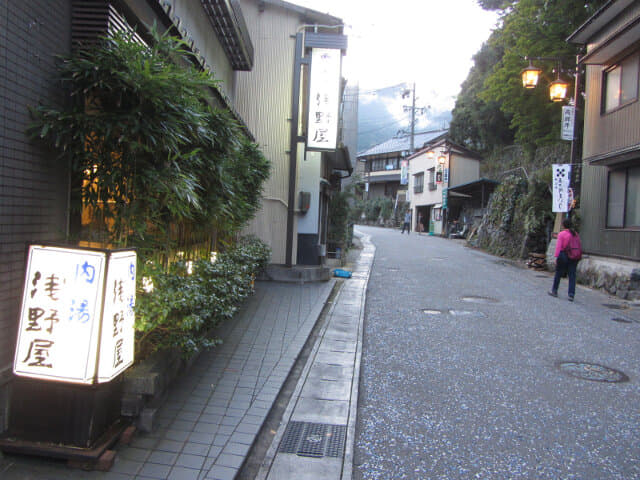 下呂溫泉街．湯の街道通り