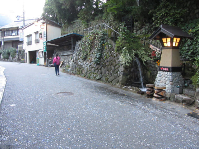 下呂溫泉街．湯の街道通り