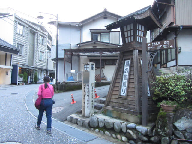 下呂溫泉街．湯の街道通り