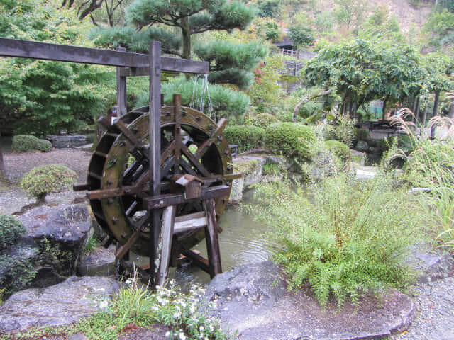 下呂溫泉合掌村．合掌里水車庭園