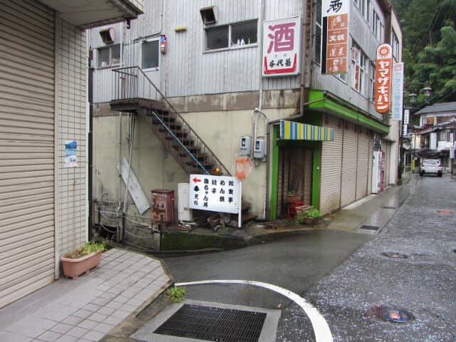 下呂溫泉街．更科廉價餐廳標示