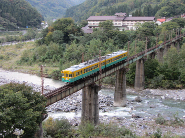 富山縣．立山町 常願寺川上的電鉄富山架空鐵道橋