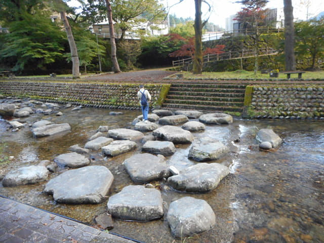 下呂雨情公園 溪流