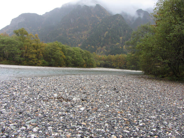 上高地．梓川畔砂石灘