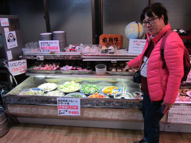 高山市．山武商店 飛驒牛餐廳 蔬菜、水果及甜點區