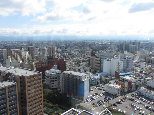 富山市役所展望塔 眺望富山市、立山連峰