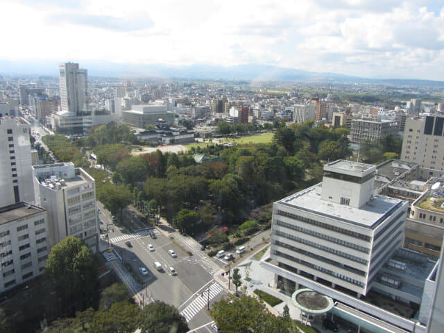 富山市役所展望塔 眺望富山市、富山城址公園