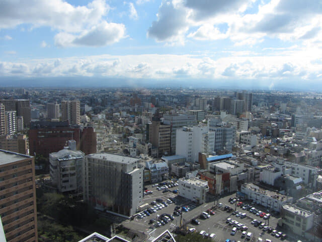 富山市役所展望塔 眺望富山市、立山連峰