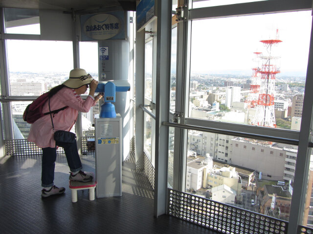 富山市役所展望塔 眺望富山市、立山連峰