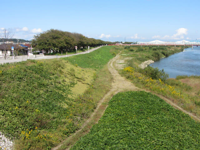 富山市．神通川左岸