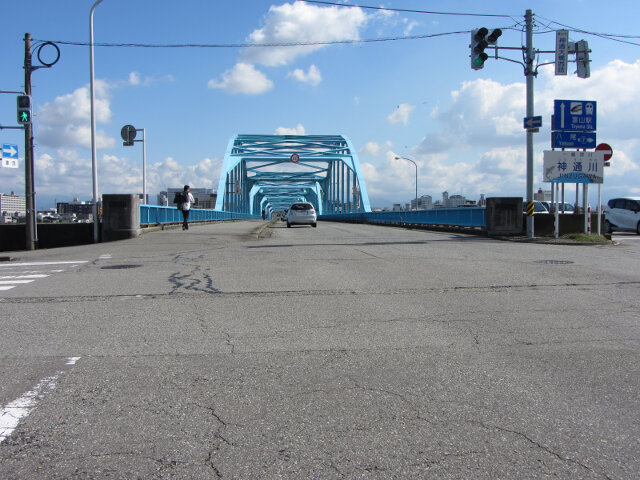 富山市．神通大橋