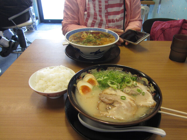 富山市．富山駅南口前 博多屋拉麵餐館