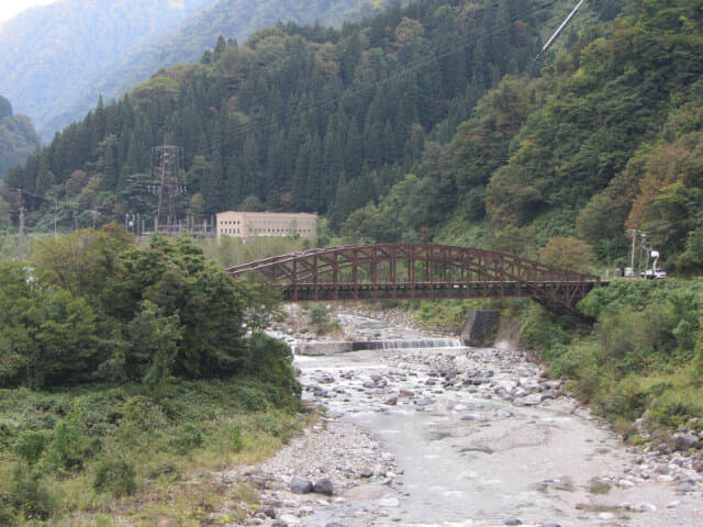 立山町．常願寺川 咖啡色鐵橋