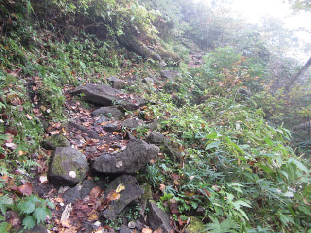 立山八郎坂陡峭崎嶇山路