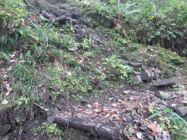 立山八郎坂陡峭崎嶇山路