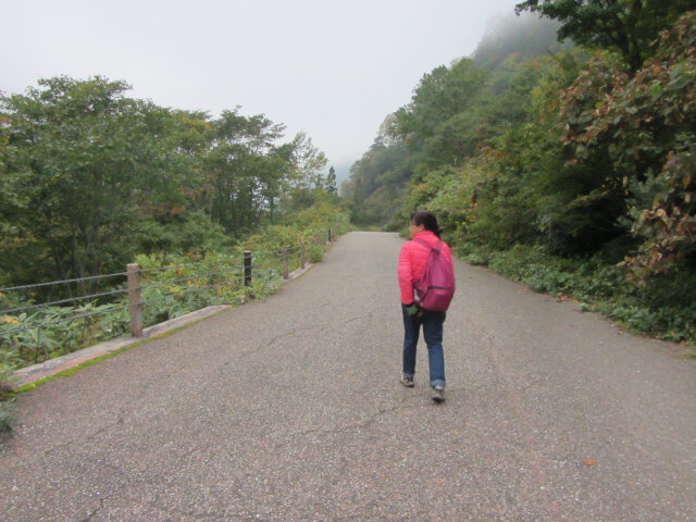 立山．八郎坂登山口 步行到 稱瀑布巴士站 (称名滝巴士站)