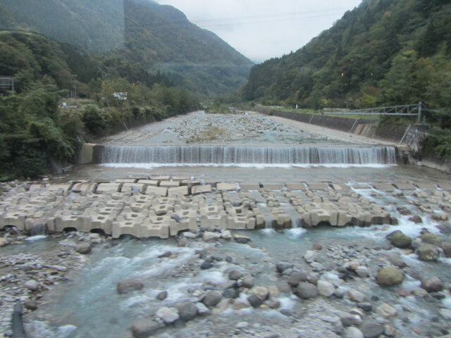 立山町．常願寺川