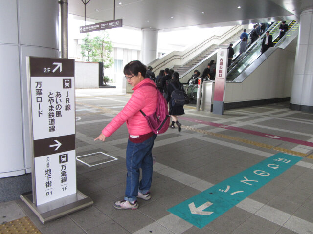 JR 高岡駅．加越能巴士售票處