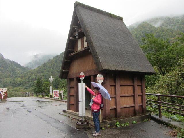 合掌屋造型的菅沼巴士站