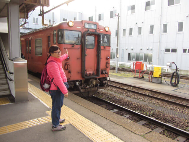 高岡駅．城端線普通火車