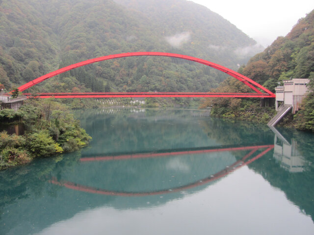 黑部峽谷．宇奈月湖 湖面橋