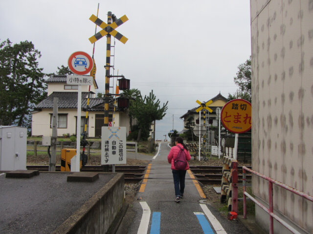 高岡市．雨晴駅步行往雨晴海岸