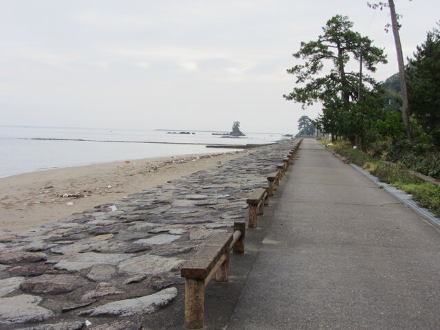 高岡市．雨晴海岸