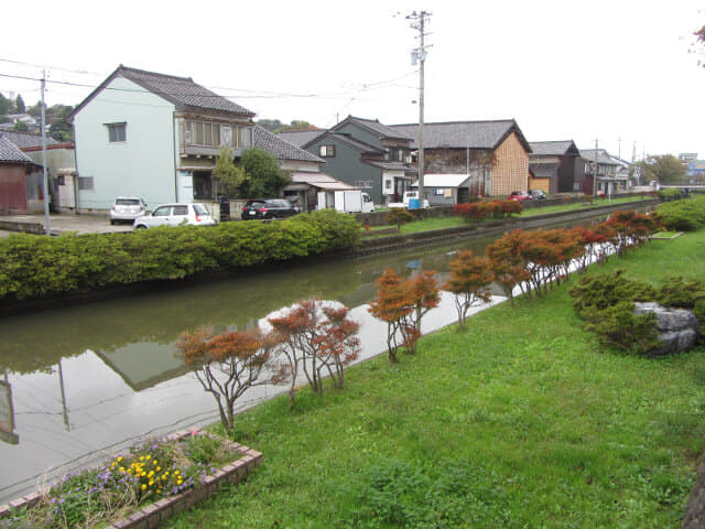 冰見市．湊川風景