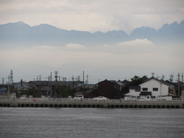 富山新港．新湊大橋 眺望立山連峰