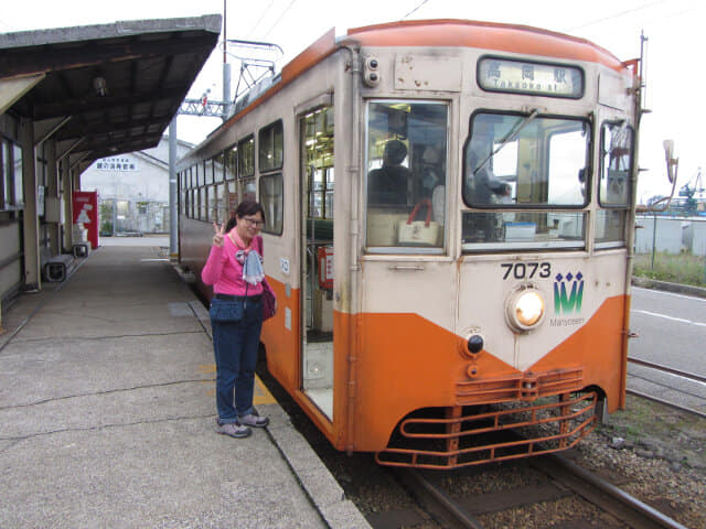 萬葉線電車．越ノ潟駅