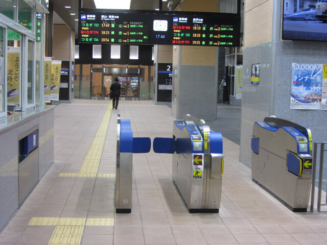 富山縣．新高岡駅