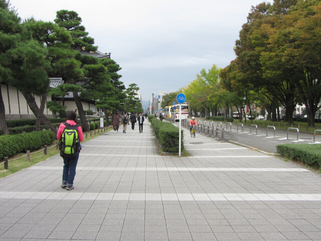 京都．東本願寺外的烏丸通大道