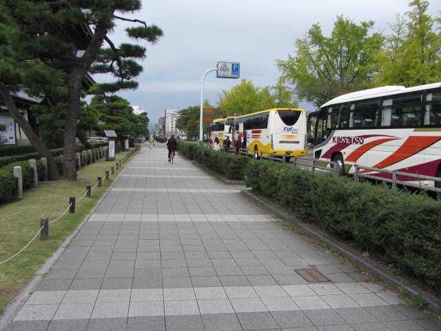 京都．東本願寺外的烏丸通大道