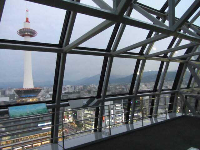 京都火車站．空中徑路 Skyway 眺望京都塔