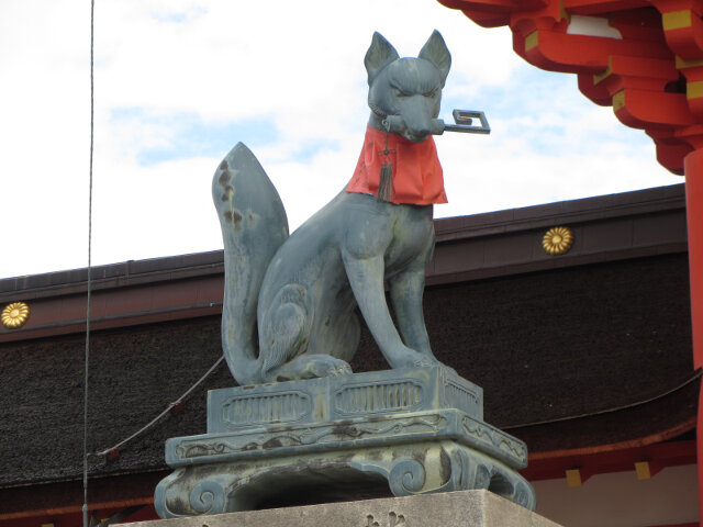 京都．伏見稻荷大社 狐狸鑄像