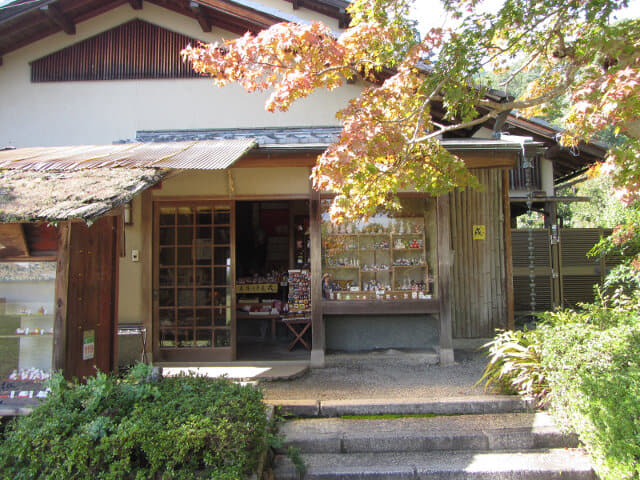 京都嵐山嵯峨野 井浦人形店