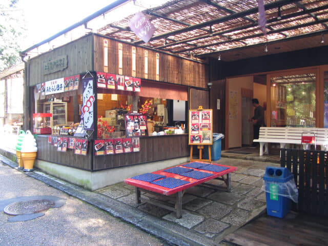 京都嵐山嵯峨野．二尊院門前茶屋