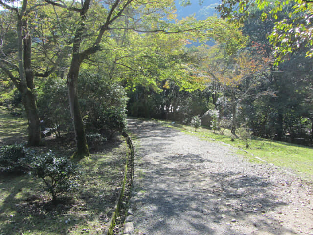 京都嵐山．龜山公園往保津川畔山路