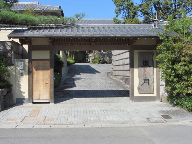 京都嵐山．保津川畔餐廳