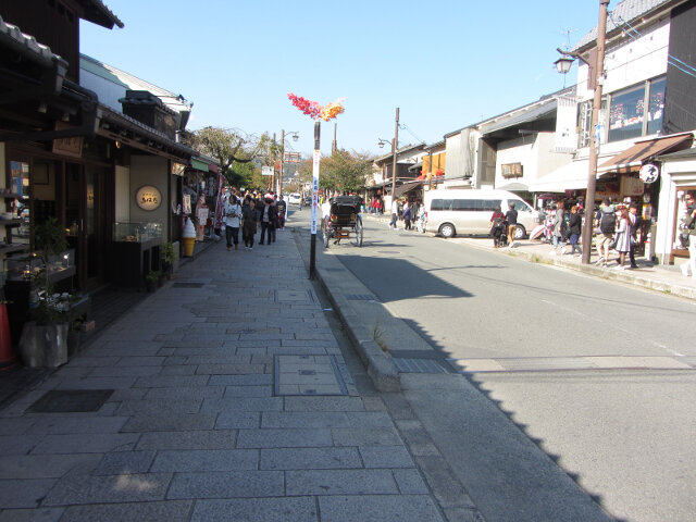 京都嵐山．渡月橋前商店街