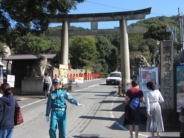 京都東山區．維新之道 京都靈山護國神社鳥居