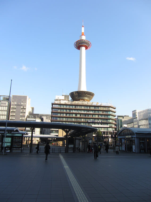 京都駅前廣場、京都塔