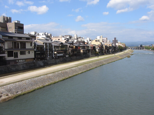 鴨川畔的先斗町