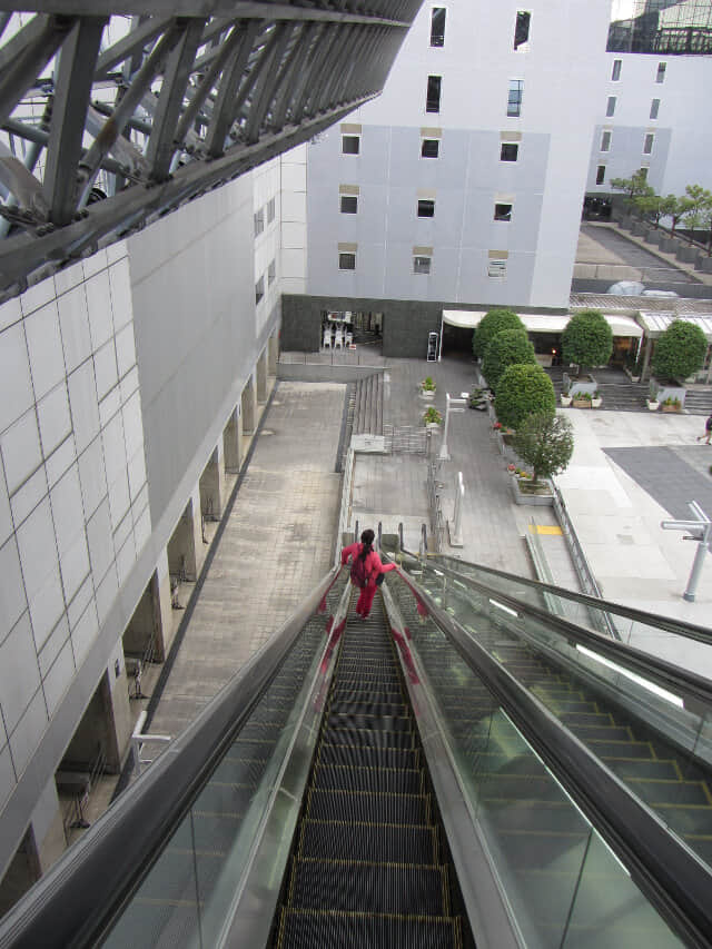 京都火車站．空中徑路 Skyway 手扶電梯段